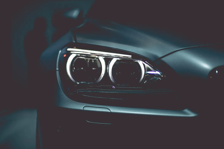 Poliranje žarometov Zbilje.